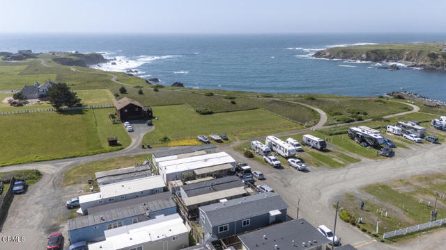 1021 S Main S Street, Fort Bragg CA: https://media.crmls.org/mediaz/b8f49051-30f5-4f2b-8094-4ff7985e6a61.jpg