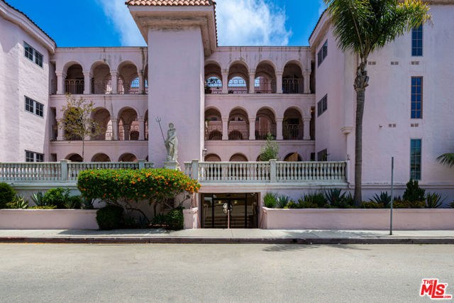 6220 Pacific Avenue, Playa del Rey CA: https://media.crmls.org/mediaz/b8f4ce97-4a4b-4a06-b31f-0c209ebd12d0.jpg