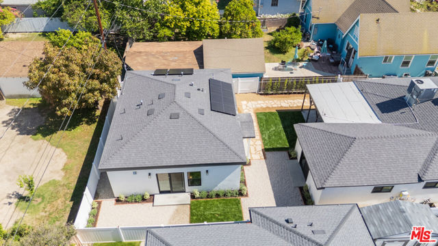 824 N Lima Street, Burbank CA: https://media.crmls.org/mediaz/b8f4ddd6-8f5a-45d6-9245-84d2c83f6f2d.jpg