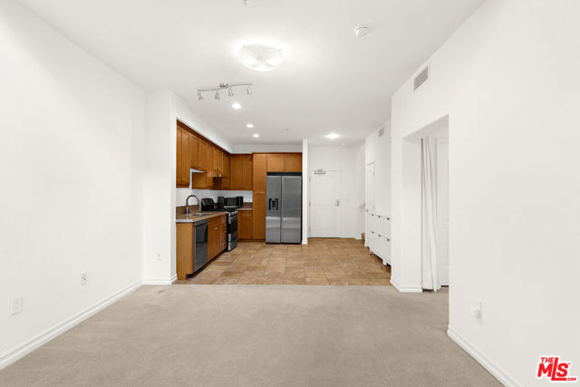629 Traction Avenue, Los Angeles CA: https://media.crmls.org/mediaz/b8f4f0ce-5ee6-4cb7-858f-d4e71897b86e.jpg