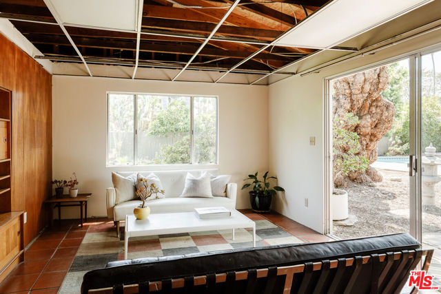 4110 Pine Avenue, Long Beach CA: https://media.crmls.org/mediaz/b8f4faa6-f567-411c-9a82-0cf54868eb34.jpg