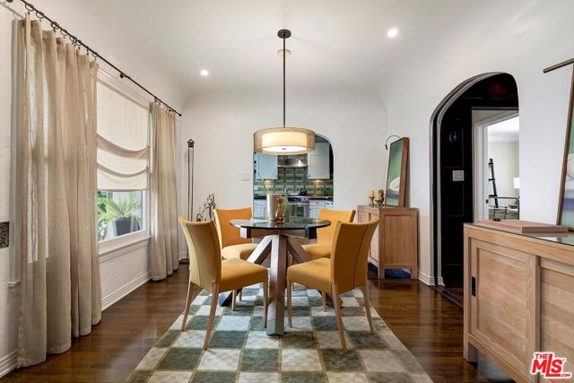 5990 Saturn Street, Los Angeles CA: https://media.crmls.org/mediaz/b8f53b1e-5bf3-4178-a4e0-56b63dbdd33a.jpg