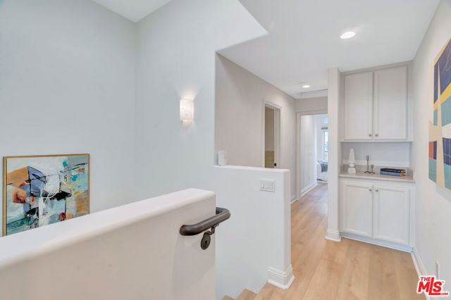 6412 Lunita Road, Malibu CA: https://media.crmls.org/mediaz/b8f5d5a5-30f7-4078-9dde-ce8c4a57f089.jpg