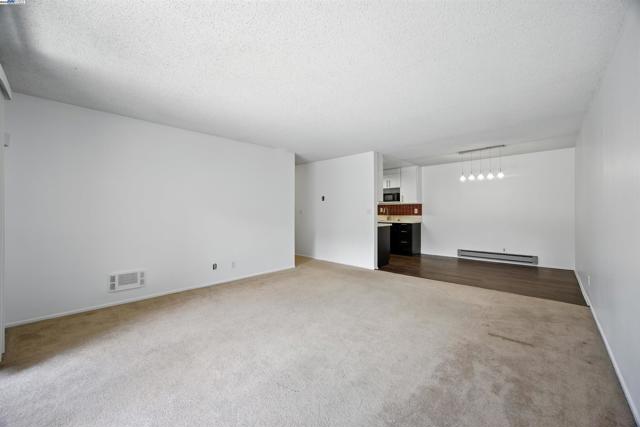 1321 Webster St, Alameda CA: https://media.crmls.org/mediaz/b8f5e6d6-8bf7-4788-a89c-96e66544040a.jpg
