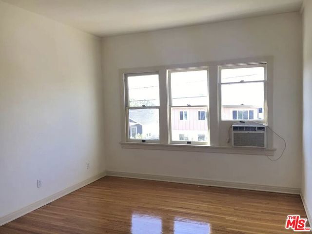 1901 N Commonwealth, Los Angeles CA: https://media.crmls.org/mediaz/b8f6a8b3-d7d6-4fe5-9b98-8adfba194424.jpg