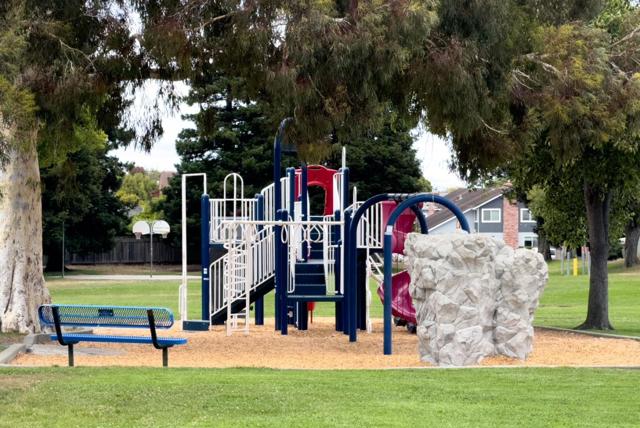 572 Cherry Avenue, San Bruno CA: https://media.crmls.org/mediaz/b8f6c28e-f560-4ed7-be3f-e743bfb57fc4.jpg