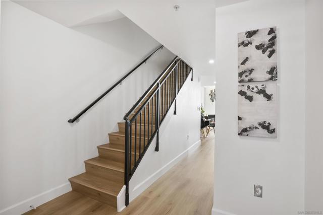 1240 India St, San Diego CA: https://media.crmls.org/mediaz/b8f73ba1-fe55-4a4c-9c5d-1f7fd70b62e1.jpg