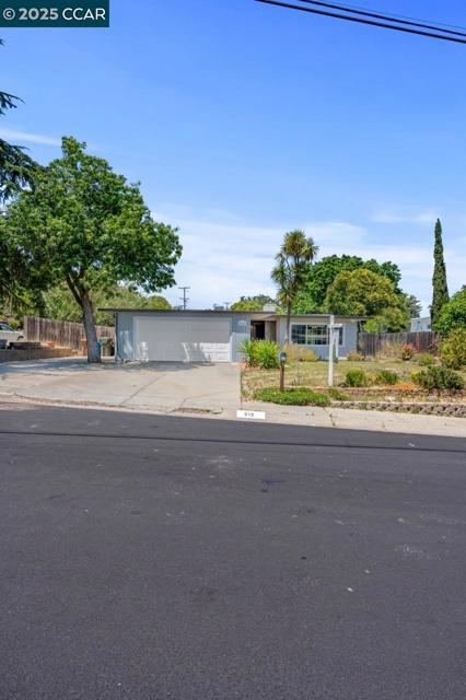 212 Towers Dr, Pacheco CA: https://media.crmls.org/mediaz/b8f77032-801f-4519-bfe7-7f67a3f76be2.jpg