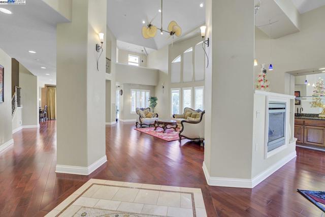 48564 Avalon Heights Ter, Fremont CA: https://media.crmls.org/mediaz/b8f7bae3-f423-4d7a-9f3b-ea62bd26844c.jpg