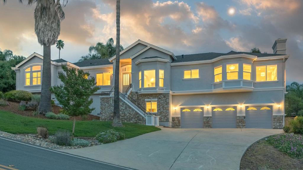 15855 Jackson Oaks Drive