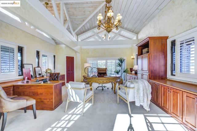 4146 Canyon Rd, Lafayette CA: https://media.crmls.org/mediaz/b8f8989e-f61a-4c3d-ae21-ef2dad3d5587.jpg