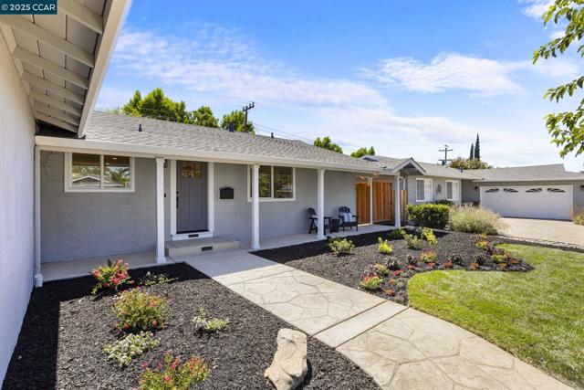 4650 Regina Ln, Concord CA: https://media.crmls.org/mediaz/b8f8ac1a-eaa9-4296-8948-8a0ff3679022.jpg