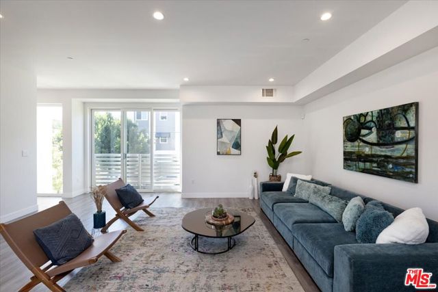 5422 Camellia Avenue photo 3