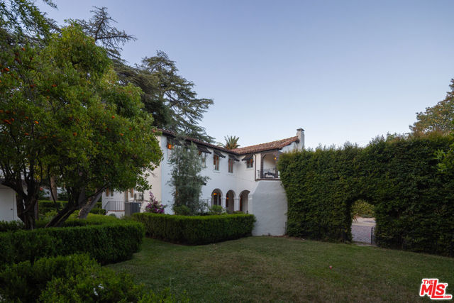 205 S Lomita Avenue, Ojai CA: https://media.crmls.org/mediaz/b8f9757b-39e6-4276-84cf-4c0d734f1517.jpg