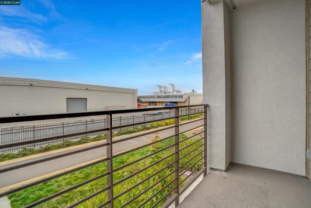 2816 Cathwood Lane, Alameda CA: https://media.crmls.org/mediaz/b8f99cca-a904-4b69-b166-0f1d610bbde1.jpg