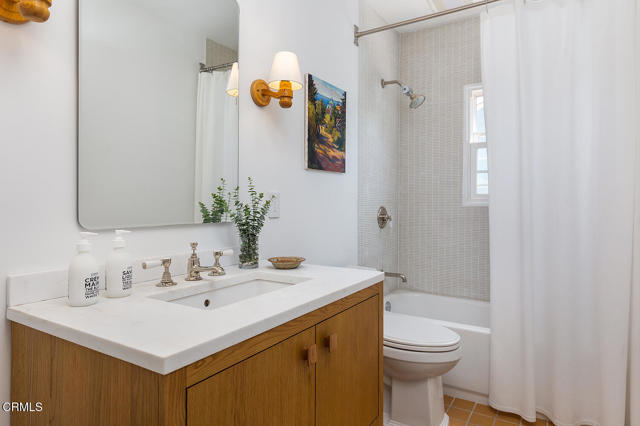 1159 N Chester Avenue, Pasadena CA: https://media.crmls.org/mediaz/b8f9e668-4d20-4e06-949d-0726c5619173.jpg