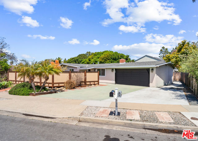 326 Hamilton Street, Costa Mesa CA: https://media.crmls.org/mediaz/b8fa0701-fa05-4bfc-ba61-502d40047805.jpg