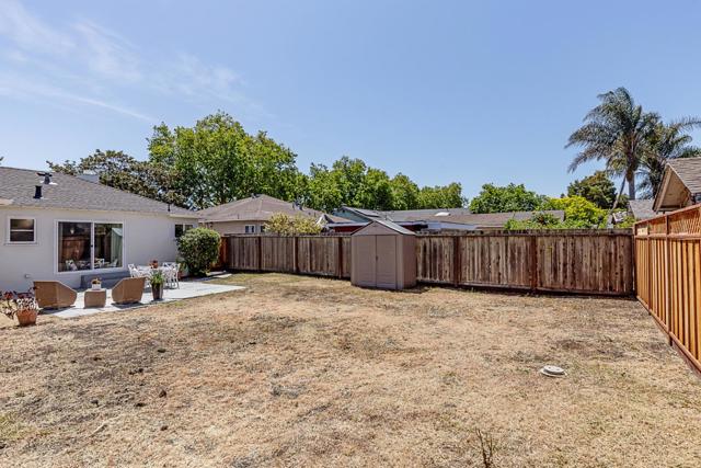 1327 Madera Avenue, Menlo Park CA: https://media.crmls.org/mediaz/b8fa53fd-5ed3-4b46-83bd-ce45899c0b77.jpg