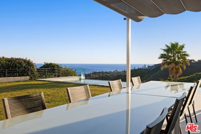 971 Enchanted Way, Pacific Palisades CA: https://media.crmls.org/mediaz/b8fa8689-20a1-4d23-b63a-d19c95c3db91.jpg