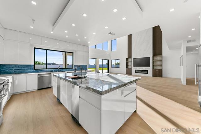 41955 Altanos Road, Temecula CA: https://media.crmls.org/mediaz/b8fac12e-7a42-451a-a5d9-8080b25d00b6.jpg