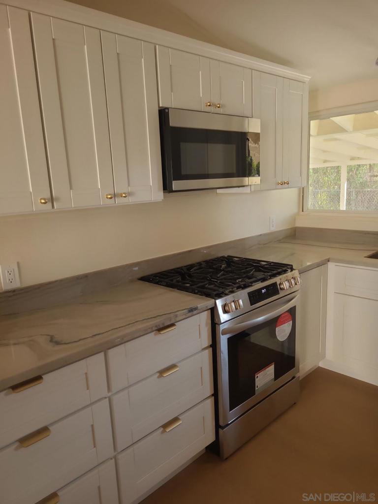 5483 Elgin Ave - photo 2