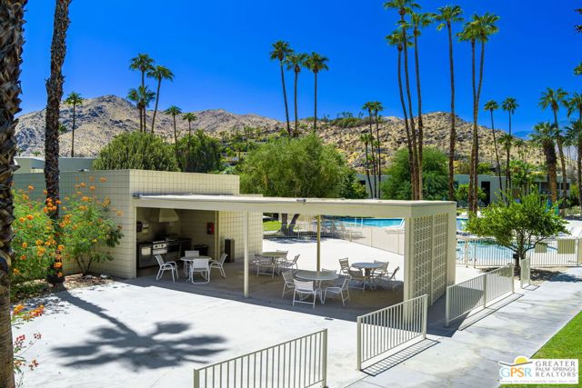 493 Desert Lakes Drive, Palm Springs CA: https://media.crmls.org/mediaz/b8fb0383-835c-422f-b126-e3fd6367f9e9.jpg