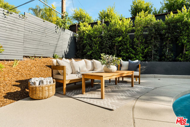22824 Margarita Drive, Woodland Hills CA: https://media.crmls.org/mediaz/b8fbba46-bad0-48cf-a092-b0d52d035d33.jpg