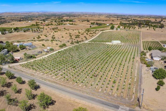 5720 Vista Serrano Way, Paso Robles CA: https://media.crmls.org/mediaz/b8fbef5a-d374-4d85-a961-de6352cd1dce.jpg