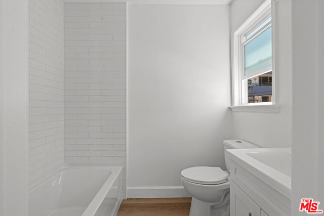 814 3rd Street, Santa Monica CA: https://media.crmls.org/mediaz/b8fc813b-30eb-4fce-8226-d00d38272ef2.jpg