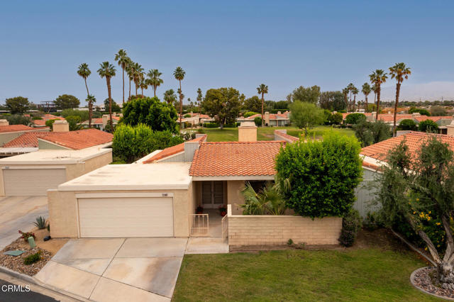 72460 Rodeo Way, Rancho Mirage CA: https://media.crmls.org/mediaz/b8fc875b-7840-4242-8e66-e274ff2ee331.jpg