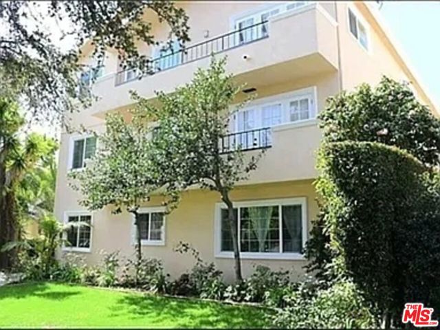 1028 12th Street, Santa Monica CA: https://media.crmls.org/mediaz/b8fca069-18a8-47ae-83cb-b4aa6c92473f.jpg