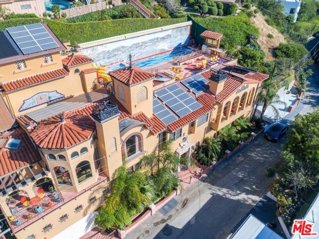 9170 Thrasher Avenue, Los Angeles CA: https://media.crmls.org/mediaz/b8fd317f-28d2-4d31-8b81-8db414f93748.jpg