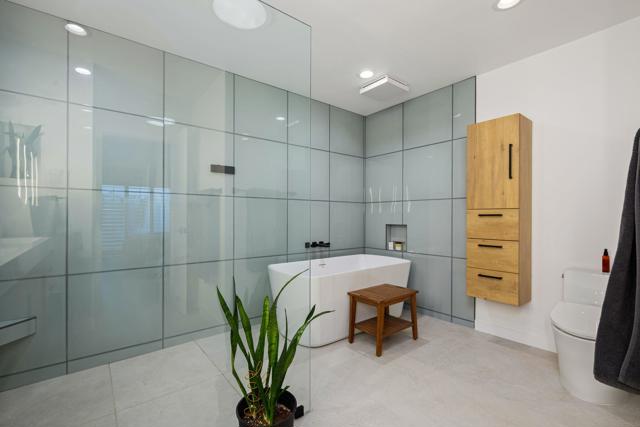 54808 Inverness Way, La Quinta CA: https://media.crmls.org/mediaz/b8fdb073-aafd-4aec-b48e-3e7fd9fe3426.jpg