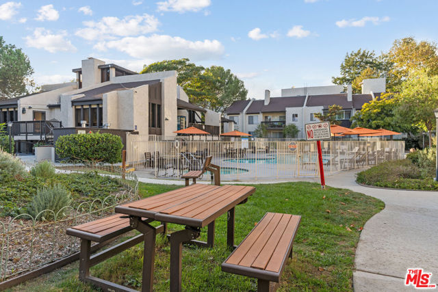 9206 Summertime Lane, Culver City CA: https://media.crmls.org/mediaz/b8fe1831-bbea-43a1-9b4e-0767f9e8df6f.jpg
