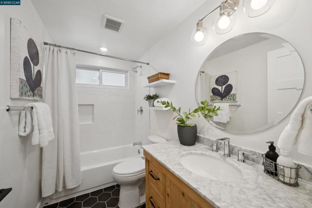 973 4Th St, Lafayette CA: https://media.crmls.org/mediaz/b8fe637f-911c-4829-b62e-c9742551e3ee.jpg