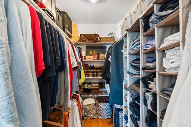 374 Orange Avenue, Coronado CA: https://media.crmls.org/mediaz/b8ff3d9f-04da-4982-8f82-a819db828f16.jpg