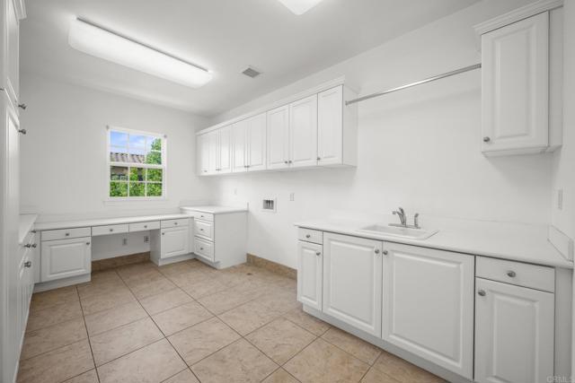 3219 Corte Paloma, Carlsbad CA: https://media.crmls.org/mediaz/b8ff49eb-9dd0-47b9-a41f-077c39988bd3.jpg
