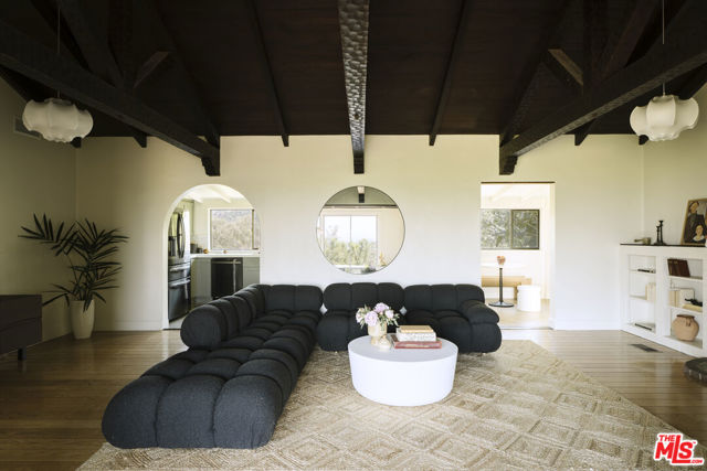 11764 Laurelcrest Drive, Studio City CA: https://media.crmls.org/mediaz/b8ff5621-b7c0-4112-bd56-76007e461327.jpg