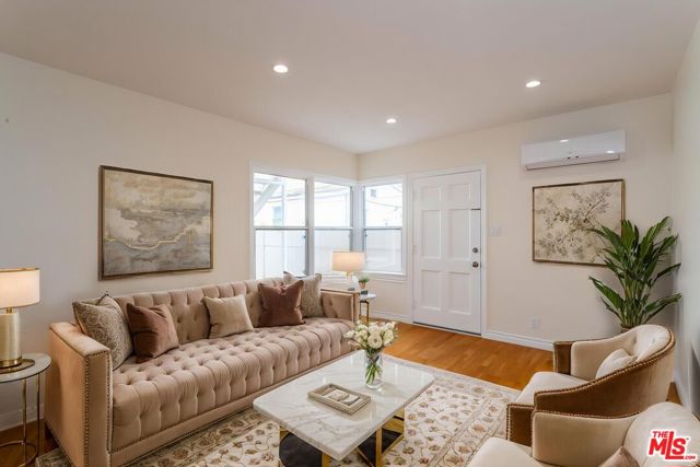 200 W Palmer Avenue, Glendale CA: https://media.crmls.org/mediaz/b8ff7c83-bd15-4ba4-847f-ee8239d0f582.jpg
