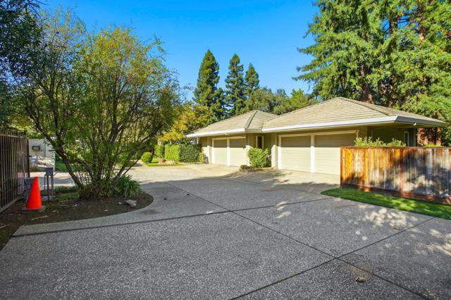 3895 Fair Oaks Boulevard, Sacramento CA: https://media.crmls.org/mediaz/b8ffd86a-ef78-4034-a153-1e3b61de39e6.jpg