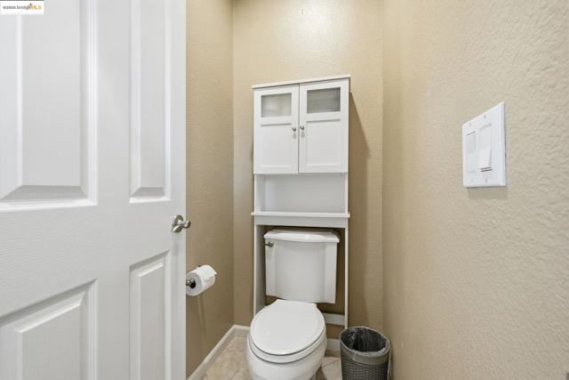 Toilet closet