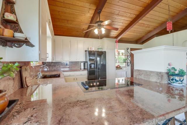 255 Highline Trl, El Cajon CA: https://media.crmls.org/mediaz/b900d2bf-d866-48e3-9c40-f41dc8e9a564.jpg