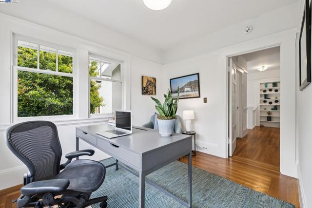 6040 LAWTON AVENUE, Oakland CA: https://media.crmls.org/mediaz/b90193c4-552e-4339-87dd-7ff26f49c554.jpg