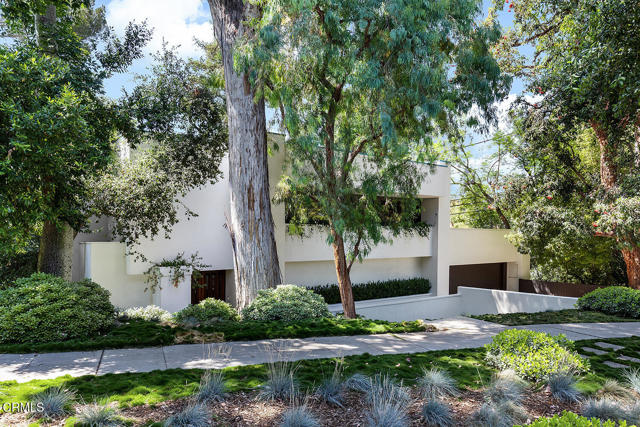1055 Sherwood Road, San Marino CA: https://media.crmls.org/mediaz/b9028e94-771e-4873-b6f9-13e2d1fa0cf8.jpg