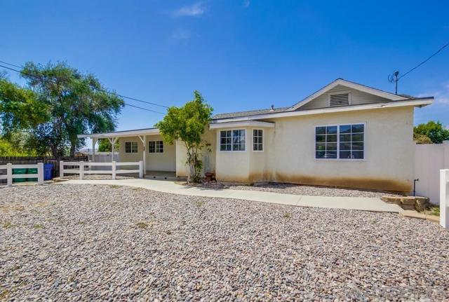 12224 Lemon Crest Drive, Lakeside CA: https://media.crmls.org/mediaz/b902cd62-d0bd-4b05-a172-811b1fc98a52.jpg