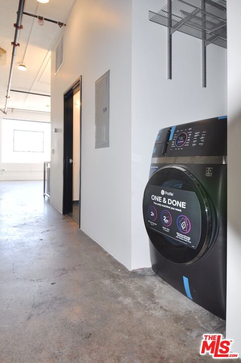315 E 8th Street, Los Angeles CA: https://media.crmls.org/mediaz/b902de57-1979-4362-bbe2-837d6f71704d.jpg