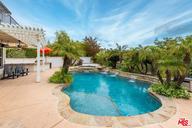 4110 Prado De Los Zorros, Calabasas CA: https://media.crmls.org/mediaz/b9039cf9-c451-4626-90f2-f9a00a9f8d87.jpg