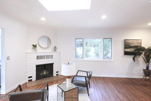 5245 Bubbling Well Lane, La Canada Flintridge CA: https://media.crmls.org/mediaz/b904260e-fd34-4e0d-81a5-69164cc8be35.jpg