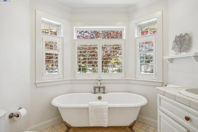 628 Saint Mary St, Pleasanton CA: https://media.crmls.org/mediaz/b9042802-174f-45ac-8be9-e49dd2928c95.jpg