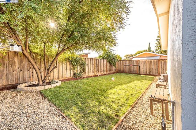 41327 Erma Ave, Fremont CA: https://media.crmls.org/mediaz/b904374b-723a-4413-bcf0-86ccce9b044a.jpg